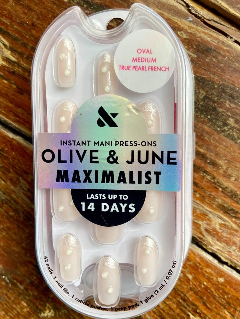 NEW Olive & June Press On Nails Maximalist - Oval Medium True Pearl French